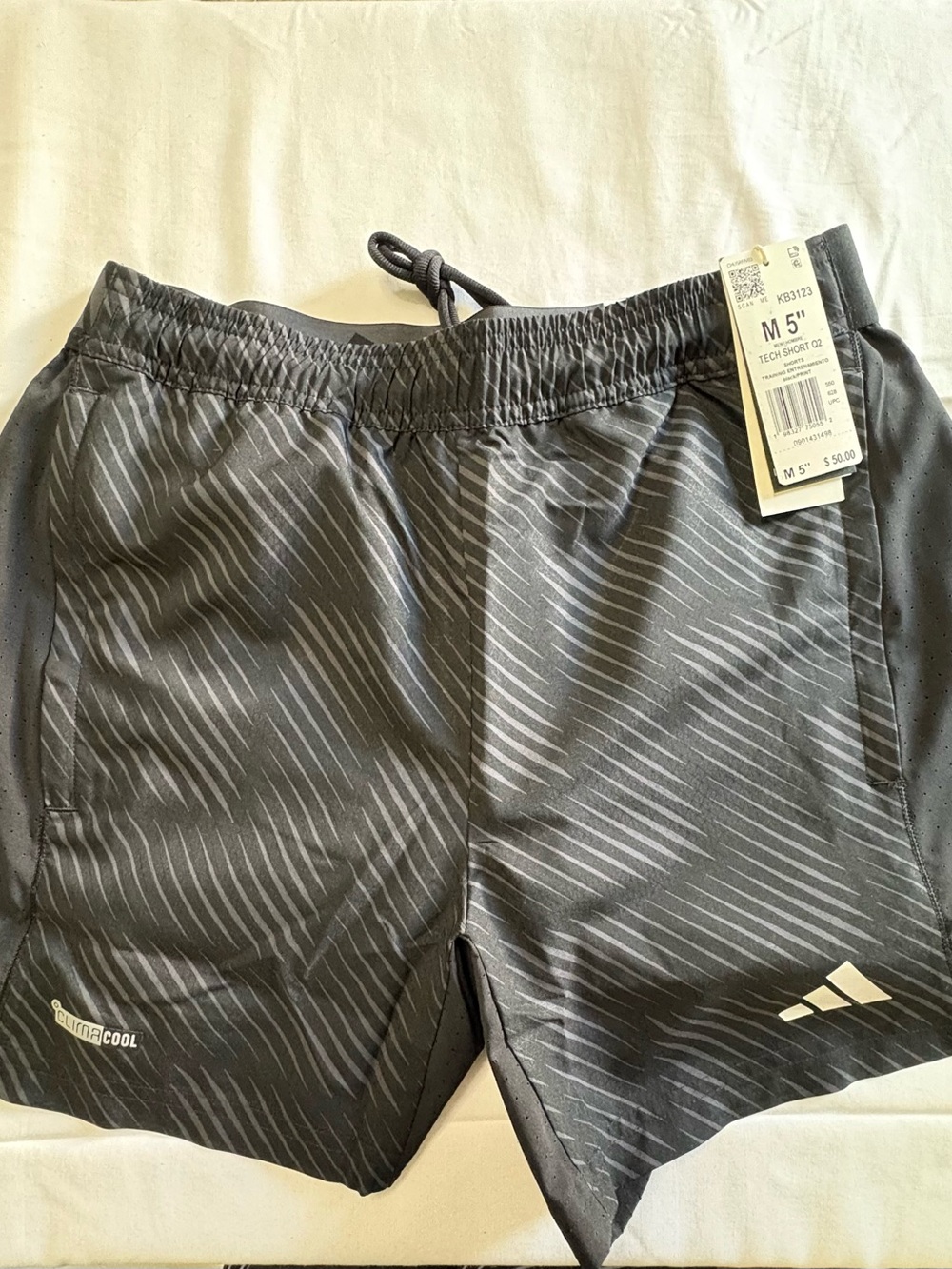 NWT-Men's Adidas Tech Intensity AOP Shorts - Medium Short / Black 5”inseam